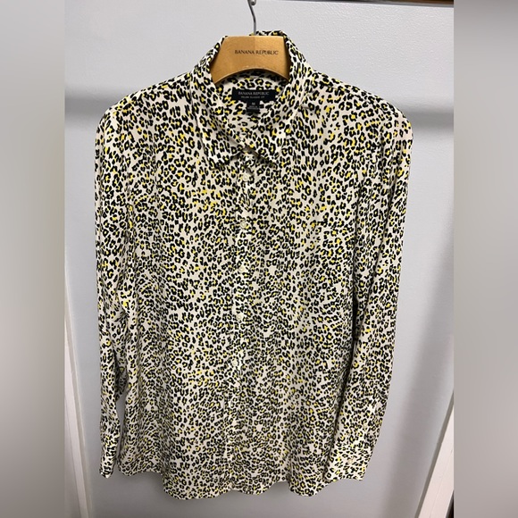 EUC Banana Republic Dillon Classic Fit Blouse - Picture 1 of 3